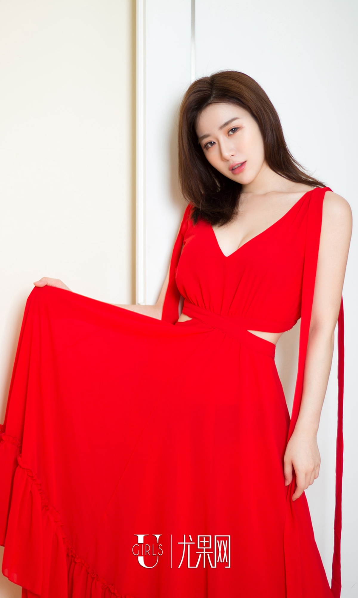 [Ugirls爱尤物]写真 2018.02.12 NO.999 大红色的长裙 甜馨